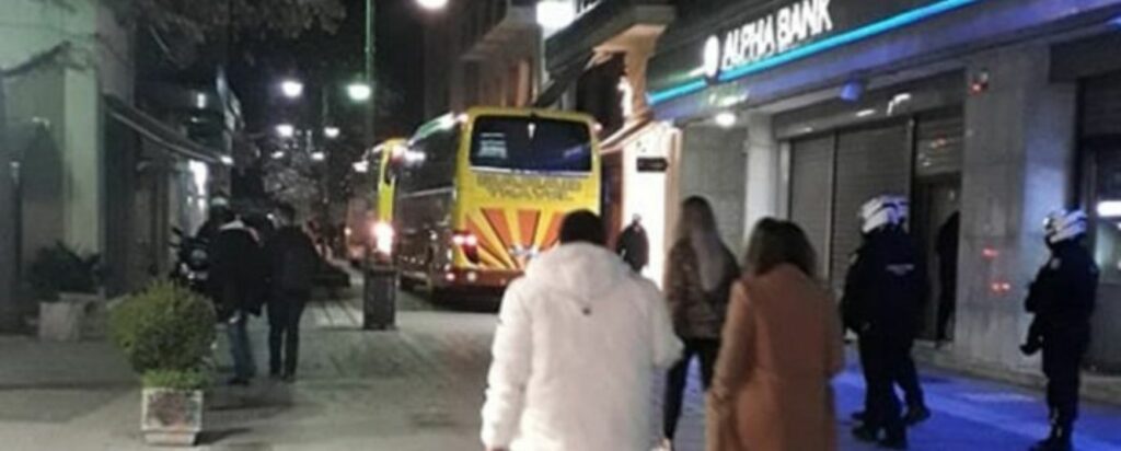 Ένταση στη Λάρισα κατά την άφιξη του Ολυμπιακού - Media