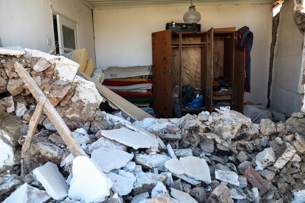 Σεισμός 5,9 Ρίχτερ στην Ελασσόνα: Ισχυροί μετασεισμοί - Κατέρρευσαν σπίτια - Media
