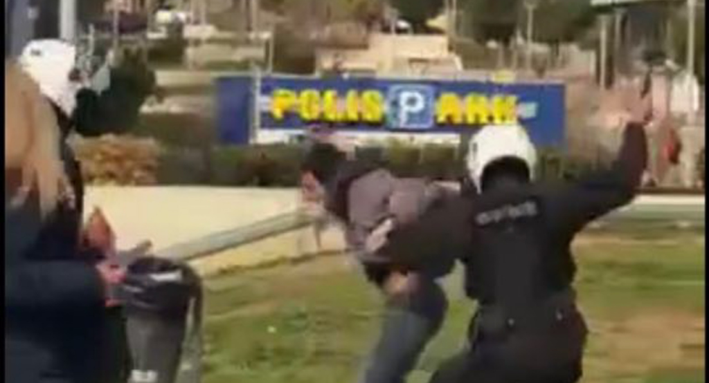 «Πυρ ομαδόν» κατά της κυβέρνησης για την αστυνομική βία στη Νέα Σμύρνη - Media