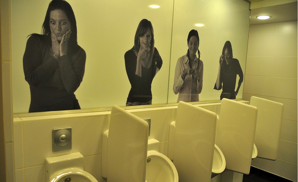 Αίμα στα ούρα: Πού οφείλεται και τι άλλο μπορεί να νιώσετε - Media