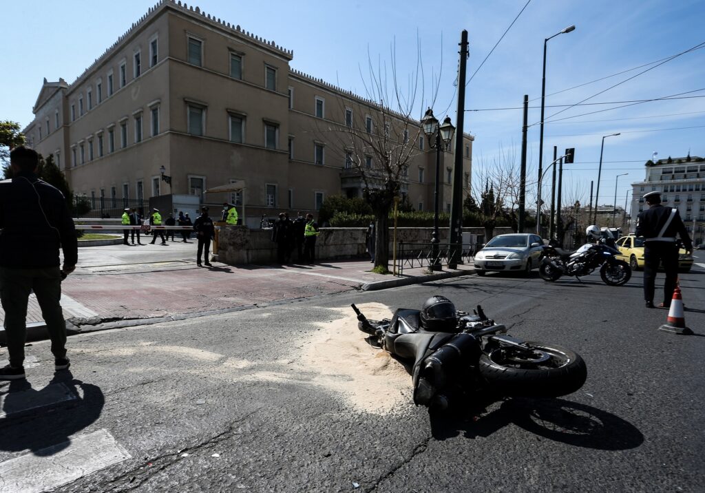 Τροχαίο στη Βουλή: Εντοπίστηκε ο μάρτυρας - κλειδί - Media