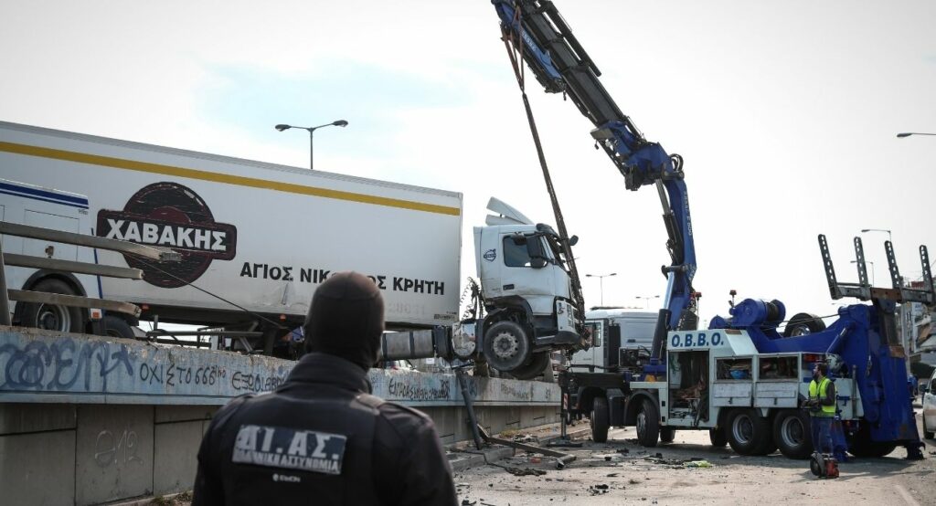 Σοβαρό τροχαίο στη λεωφόρο Κηφισού - Διακοπή κυκλοφορίας - Media