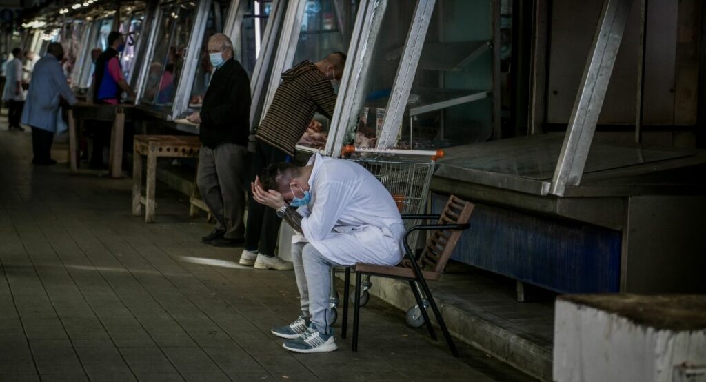 Καπραβέλος: Θα είναι σαν να ξεκινάμε από την αρχή, αν μεταλλαχθεί ο ιός (Video) - Media