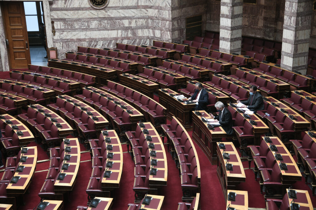 Στο νοσοκομείο τρεις βουλευτές με κορωνοϊό (Video) - Media