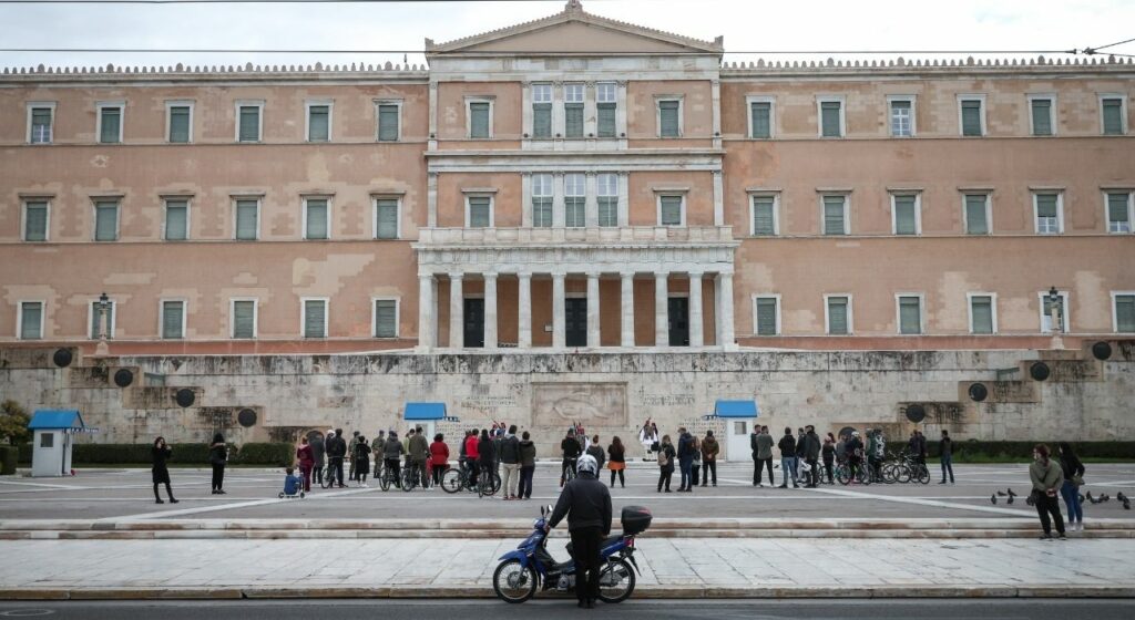 Αττική: Μετρημένες οι κλίνες ΜΕΘ, «ασθμαίνοντας» η παροχή οξυγόνου σε δύο μεγάλα νοσοκομεία  - Media