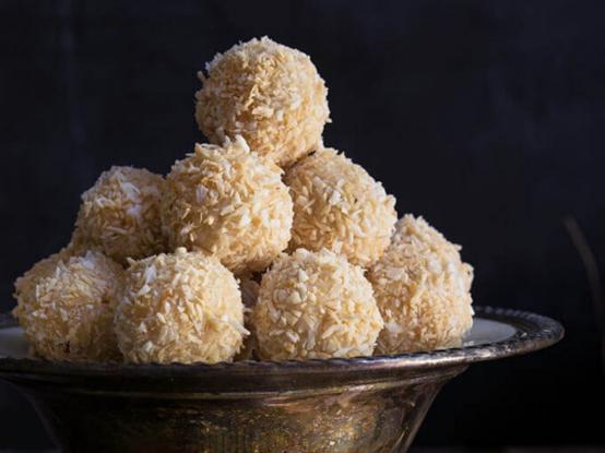 white-chocolate-coconut-truffles-1067×800-1.jpg