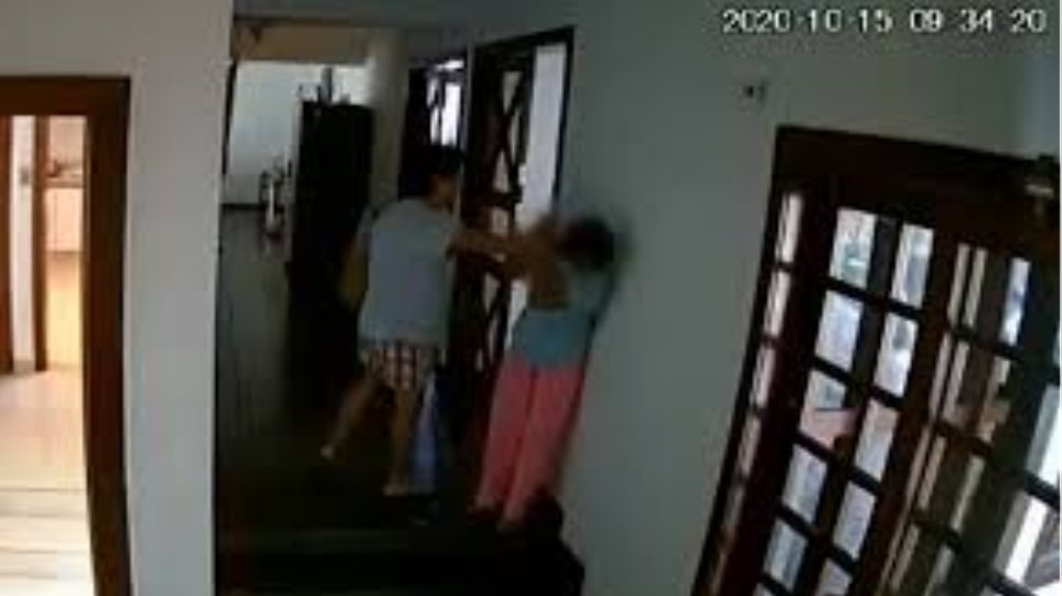 Ξήλωσαν γυναίκα πρέσβη επειδή χτυπούσε βάναυσα την οικιακή βοηθό της (Video) - Media