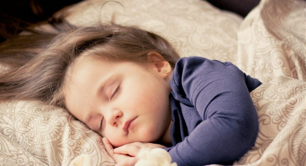 Πόσο σημαντική είναι η ώρα που το παιδί σας πάει για ύπνο - Media