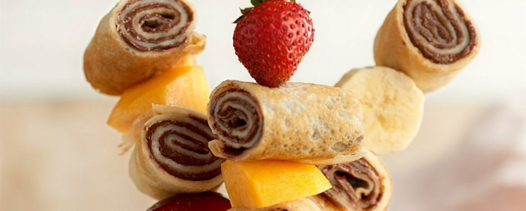 pinchos-de-crepes-fruta-y-nutella