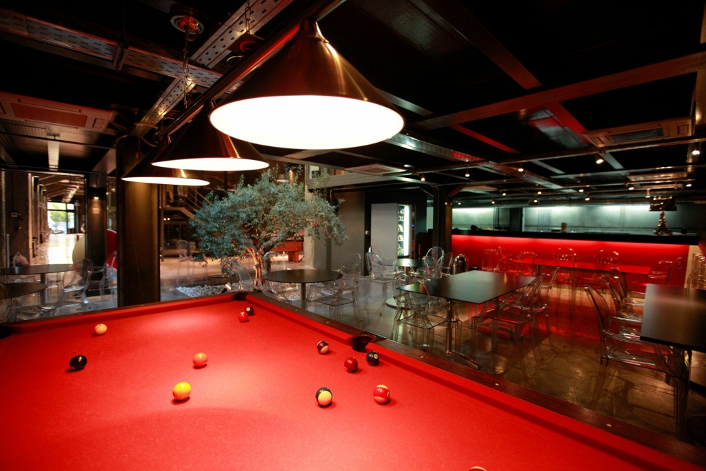 CAFE_POOL-TABLE