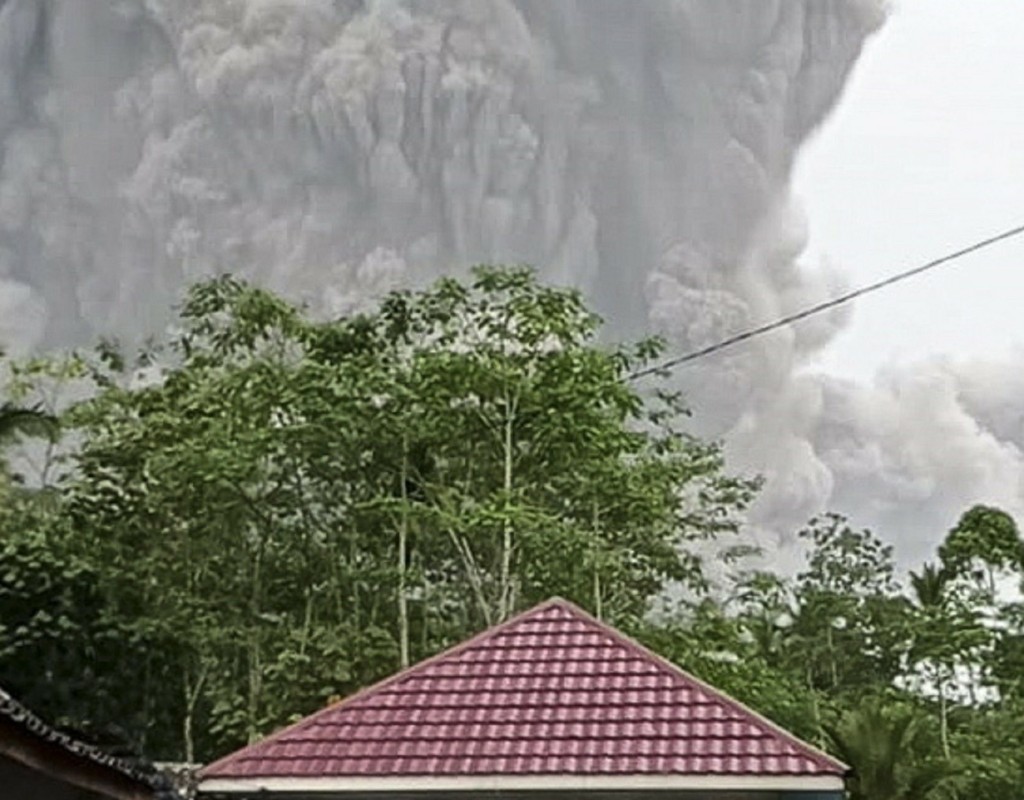 semeruvolcano2