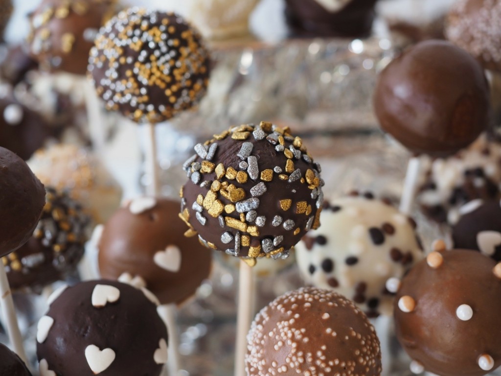 cake-pops-gc3c2cf4aa_1920
