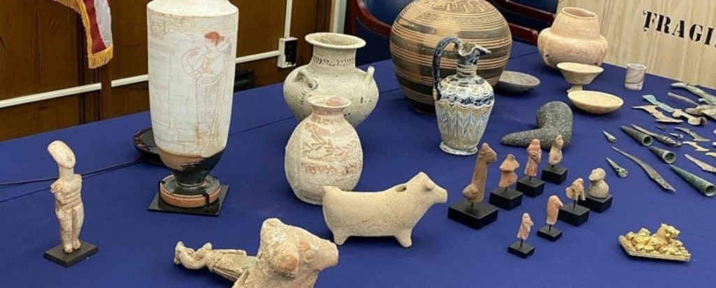 Έρευνα από την Εισαγγελία Αρχαιοκαπηλίας για την προέλευση των 161  αντικειμένων της «Συλλογής Στερν» ζητούν οι αρχαιολόγοι | ΤΟ ΠΟΝΤΙΚΙ