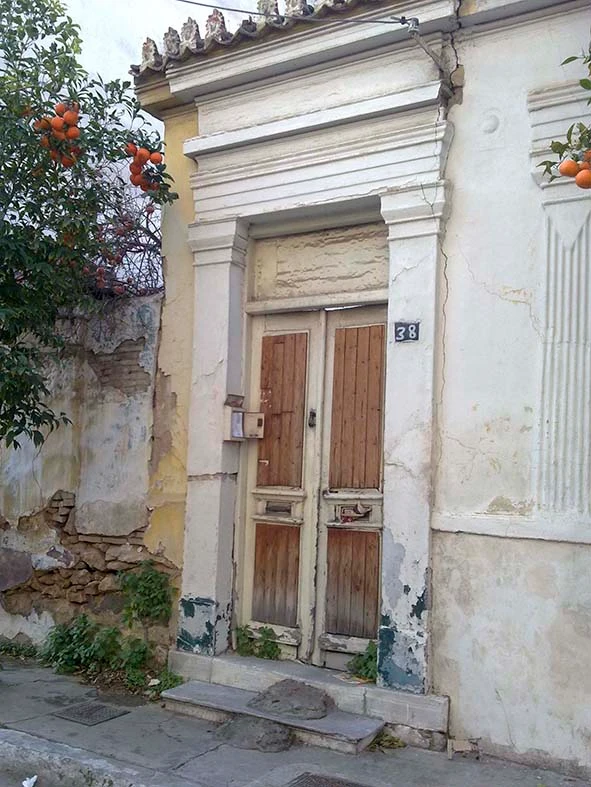 ΣΠΙΤΙ ΣΤΑ ΚΑΜΙΝΙΑ