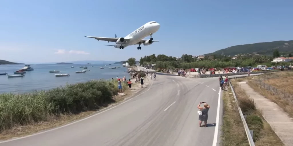 aerodromio-skiathos-kosmos.jpg