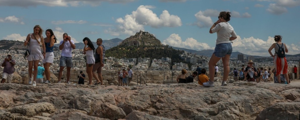 akropoli-touristes-new