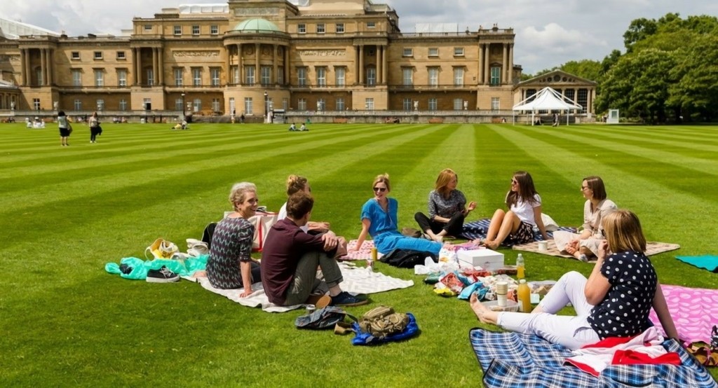 buckingham_palace_garden_new