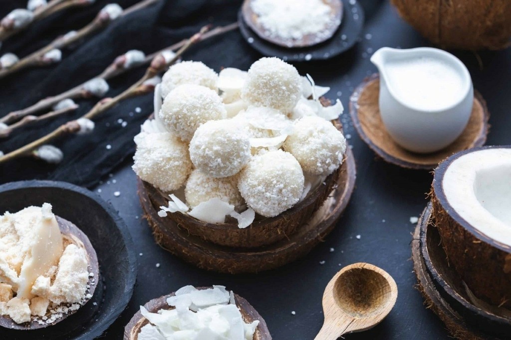 Low-Carb-Raffaello-Truffles–scaled