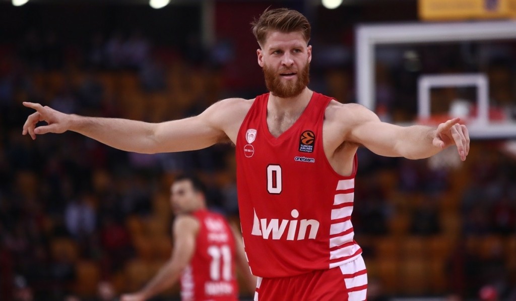 olympiacos_walkup_1804_new