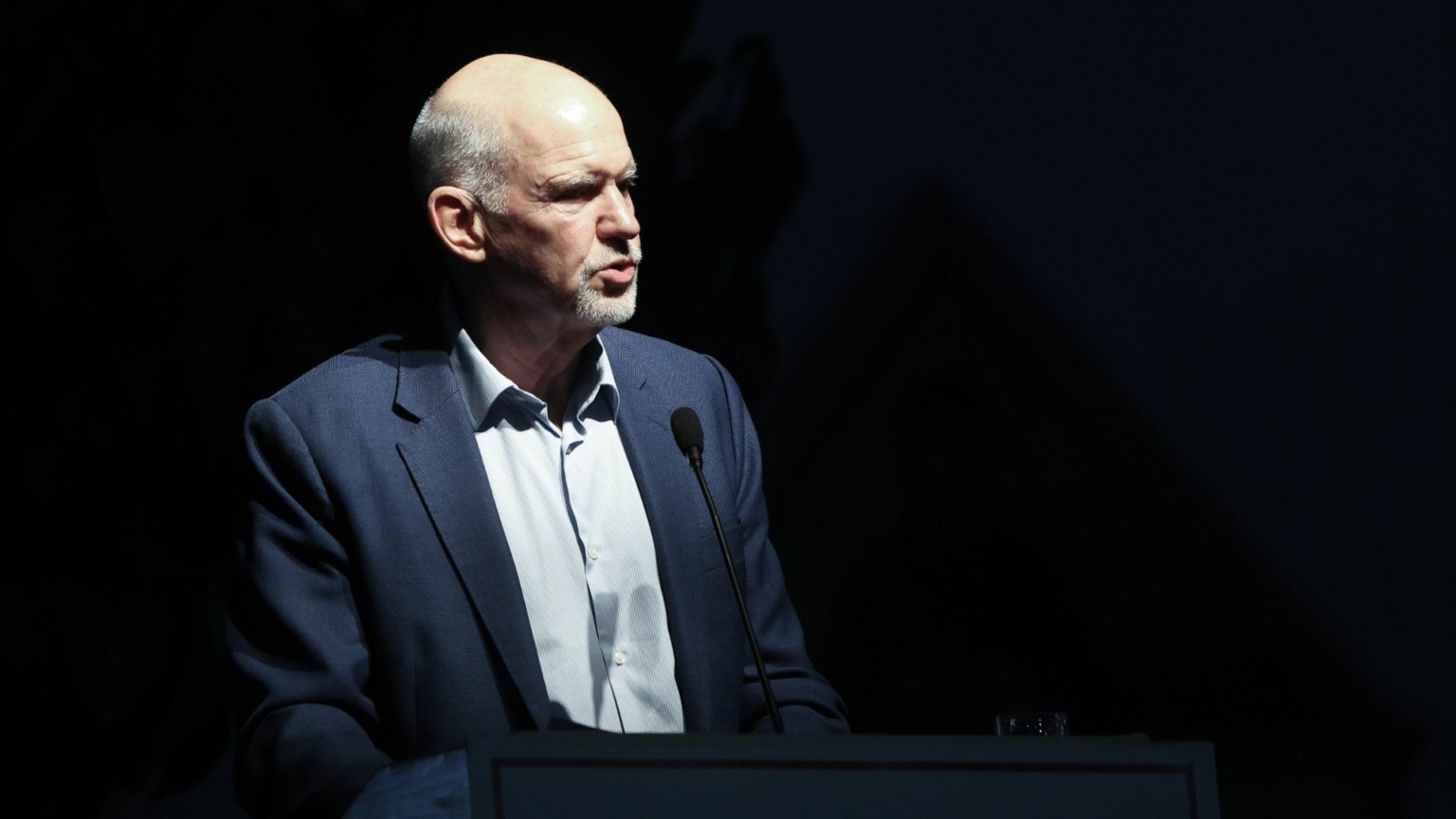 Oxford Economics στο Liberal: Το δημογραφικό απειλεί άμεσα την ελληνική οικονομία