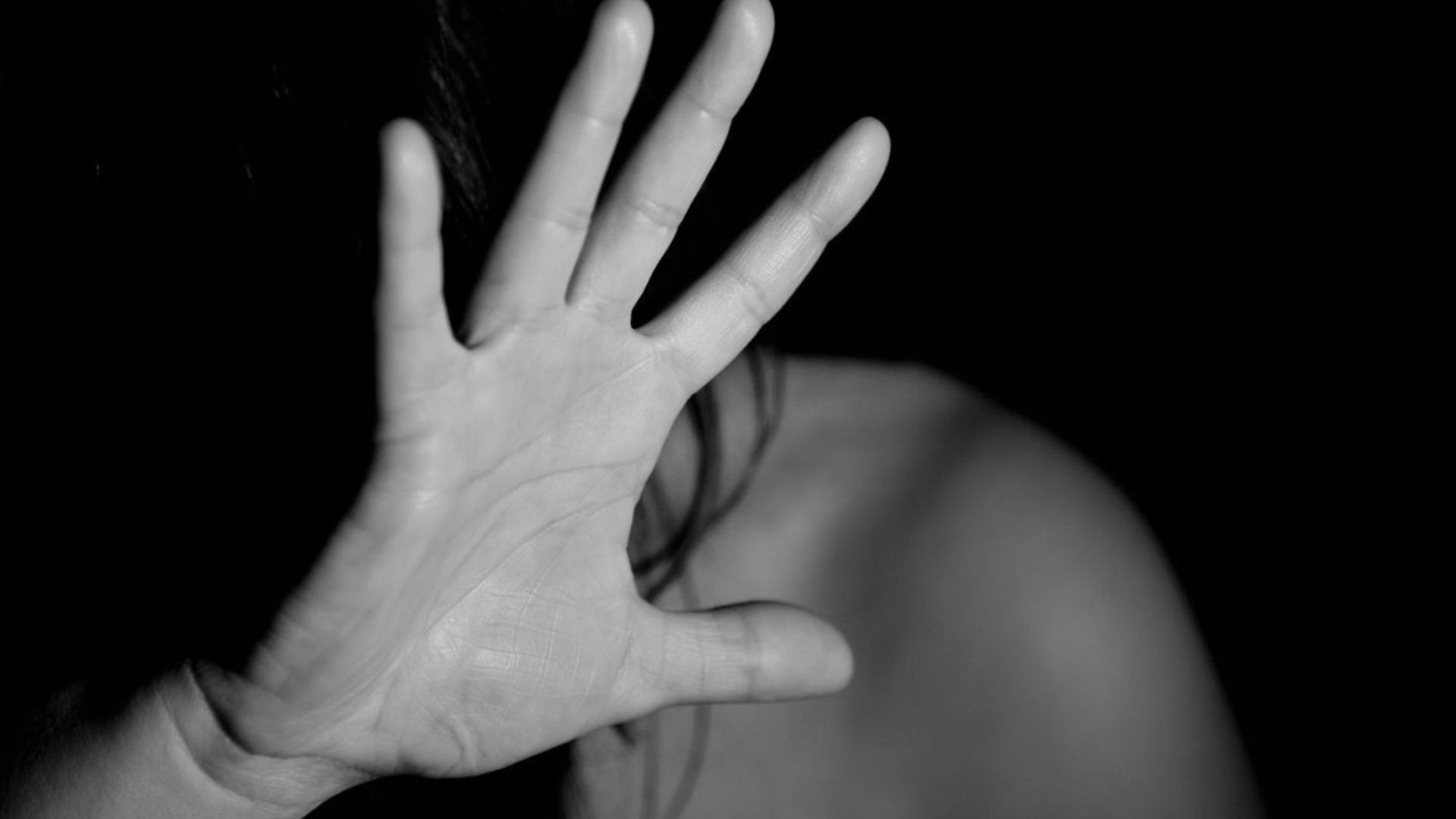 «Υπόθεση Πελικό» συγκλονίζει την Ολλανδία: Τέσσερις άνδρες νάρκωναν και βίαζαν τις συζύγους τους
