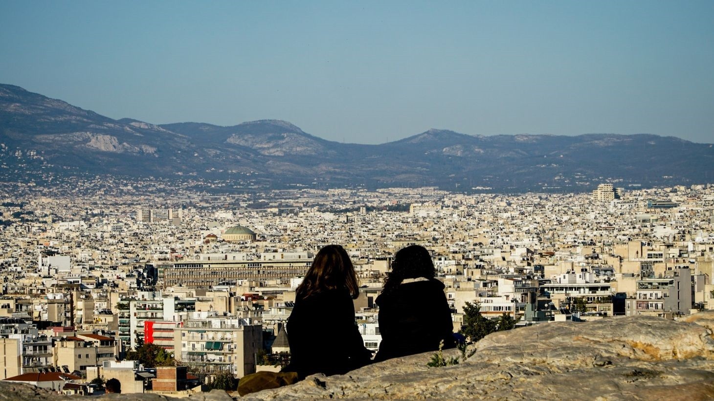 την... ουρά της Ευρώπης η Ελλάδα στη στέγαση με νέους: Δυσαρεστημένος 1 στους 3, χειρότερα μόνο η Ουγγαρία