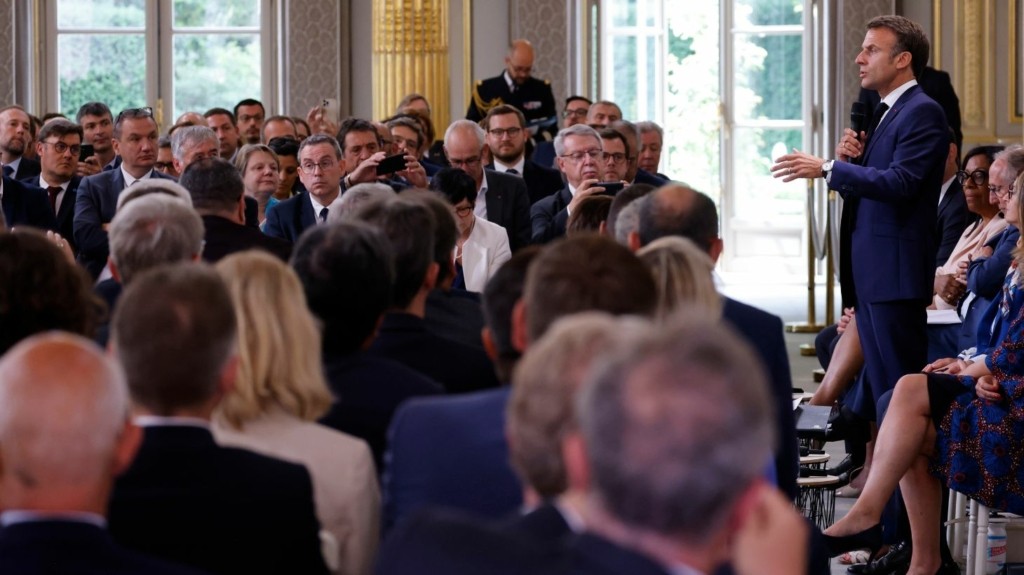 macron social media