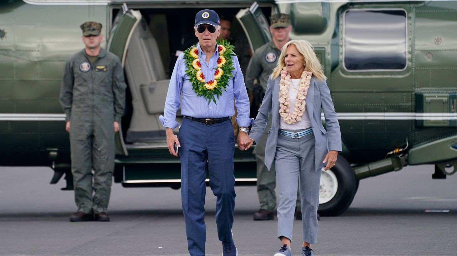 Στη Χαβάη ο Μπάιντεν, όπου φόρεσε χαβανέζικο κολιέ με λουλούδια