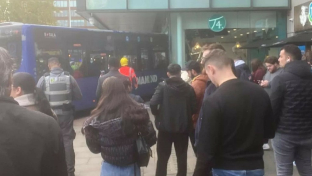 bus_manchester_accident