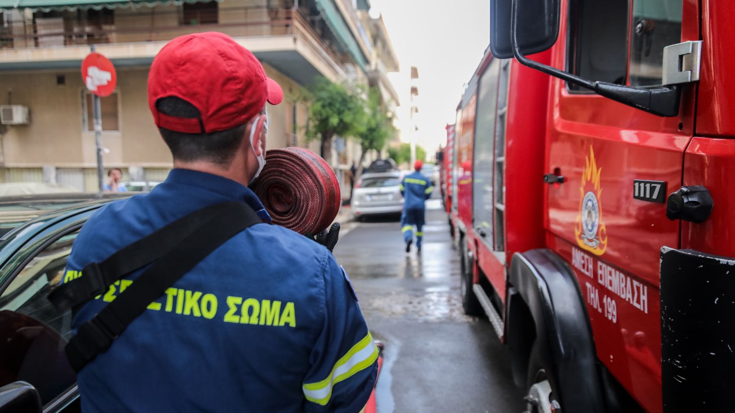 Αθήνα: Υπό έλεγχο η φωτιά σε εγκαταλελειμμένο κτίριο στην οδό Αγησιλάου ...