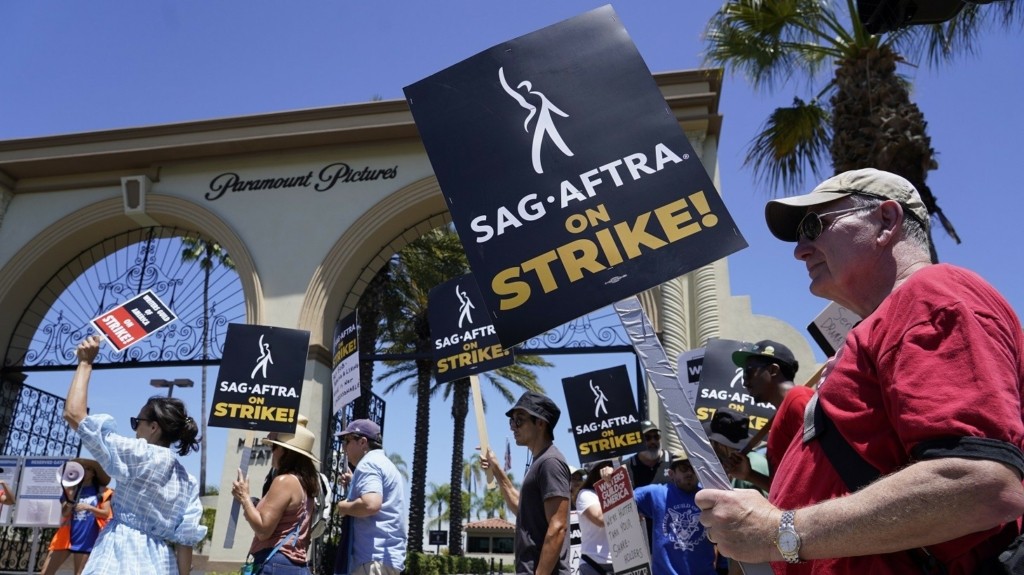 sag-aftra_hollywood_ithopoioi_1310_1460-820_new