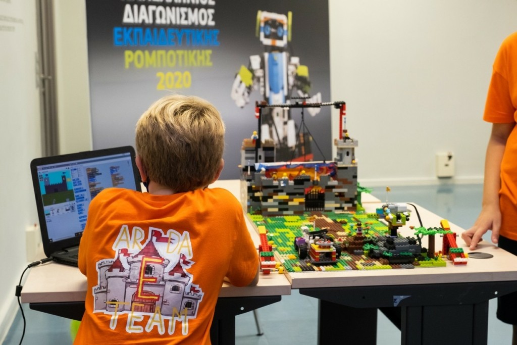 COSMOTE Ekpaideytiki Robotiki STEM 5