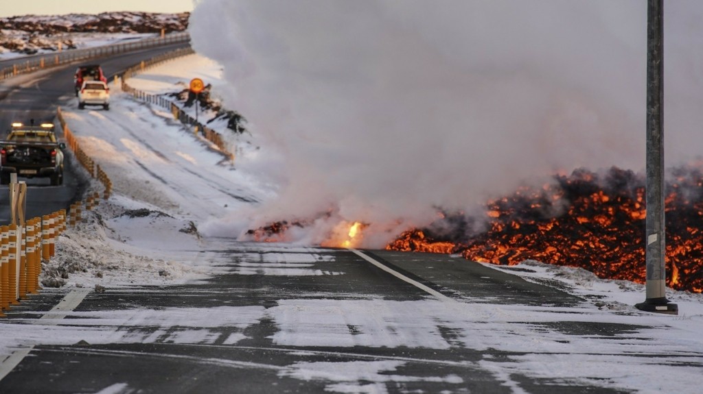 iceland_volcano_0802_1460-820_new