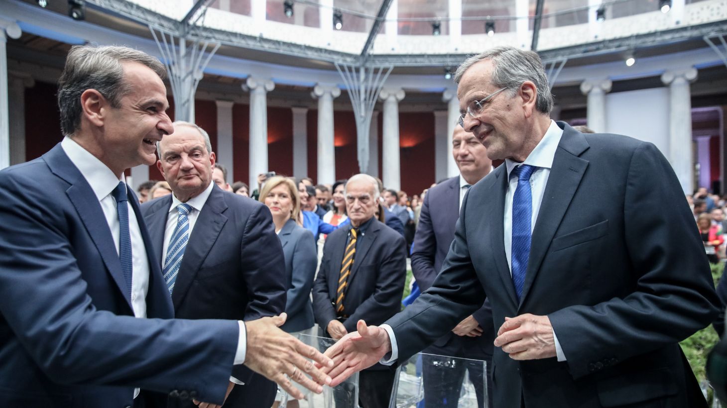 «Στο στόχαστρο» της κυβέρνησης ο Σαμαράς: Οι αιχμές για την 