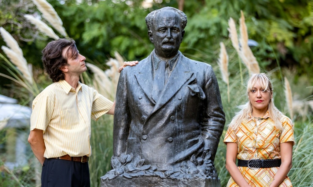 THEATRIKI KSENAGISI_EPOMENI STASH KYPSELI