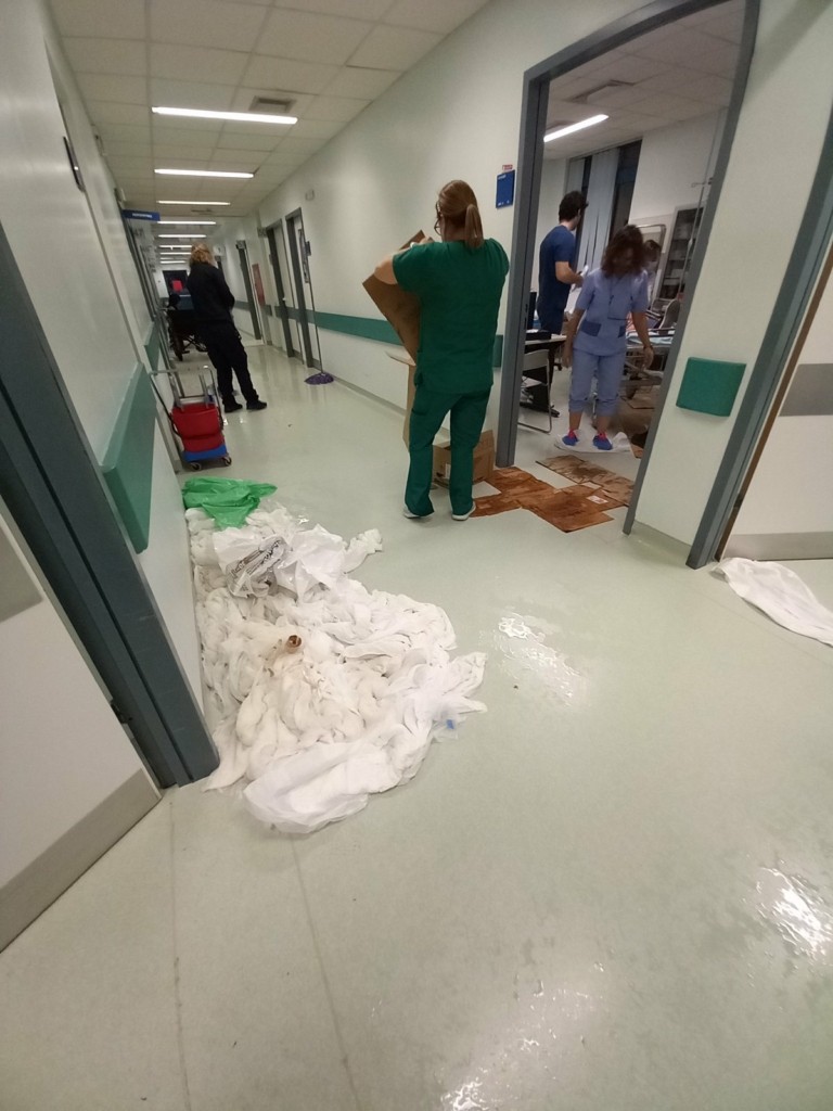 Αττικόν: Εικόνες παρακμής στη "ναυαρχίδα του ΕΣΥ" 6 Αττικόν: Εικόνες παρακμής στη "ναυαρχίδα του ΕΣΥ" 5