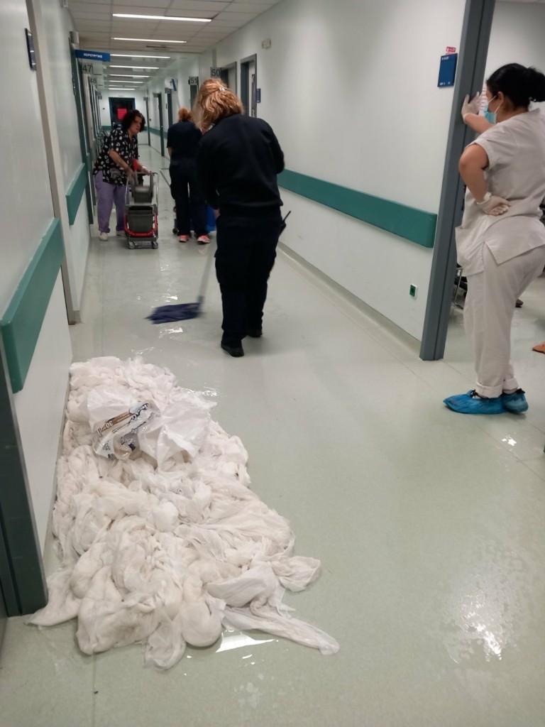 Αττικόν: Εικόνες παρακμής στη "ναυαρχίδα του ΕΣΥ" 12 Αττικόν: Εικόνες παρακμής στη "ναυαρχίδα του ΕΣΥ" 11