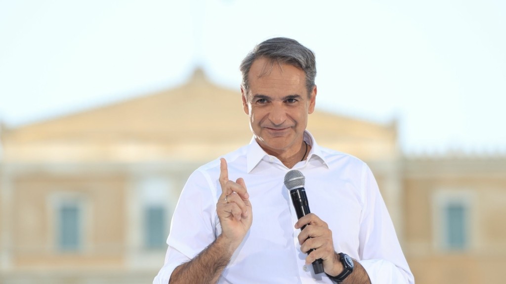 MITSOTAKIS_VOULI_MIKROFONO