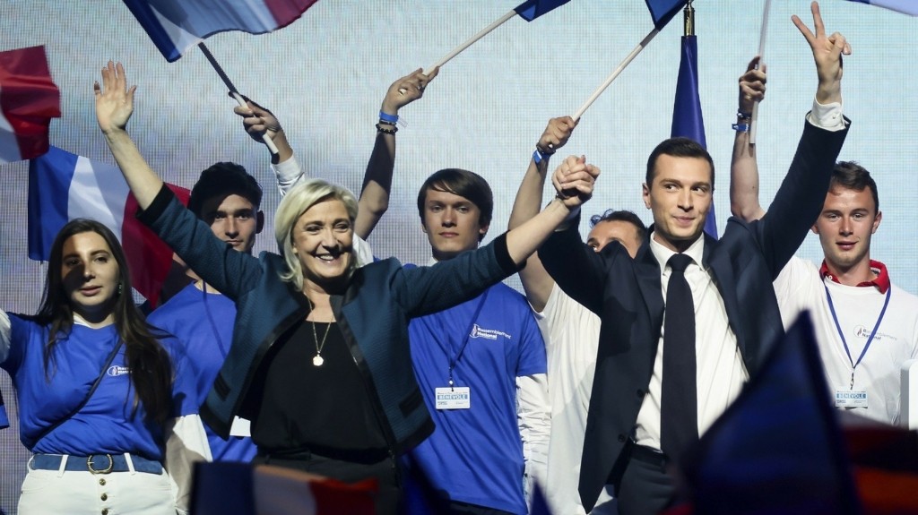 le-pen_gallia_evroekloges_0706_1460-820_new