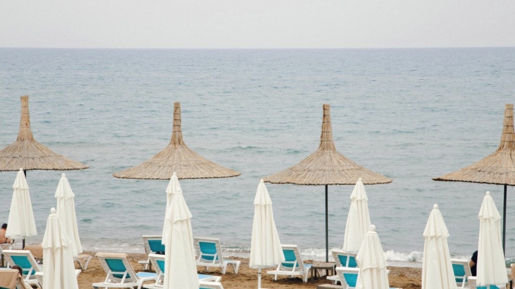 beachbar_file_unsplash