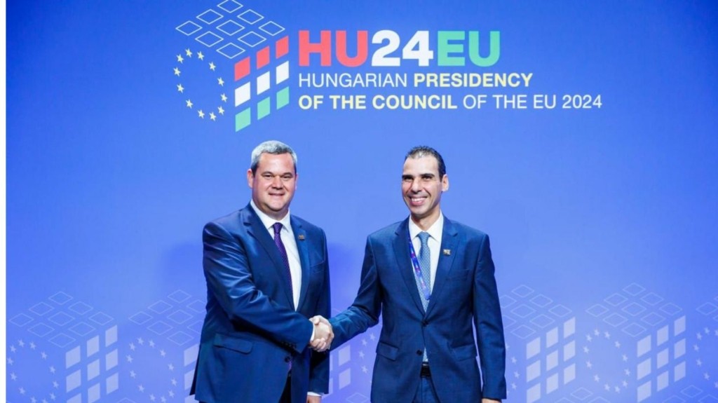 hu24eu-νες