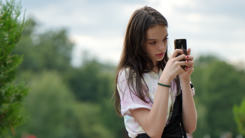 smartphone girl