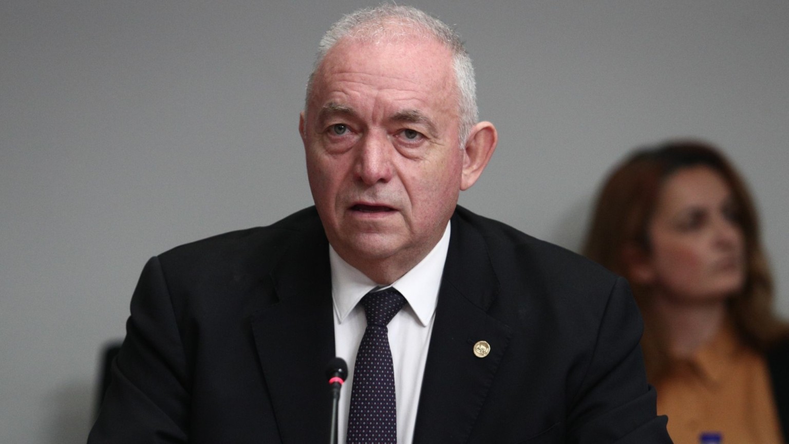 Ευθύμιος Λέκκας: Εκτάκτως στο Ηράκλειο για τις ρηγματώσεις στις Βούτες