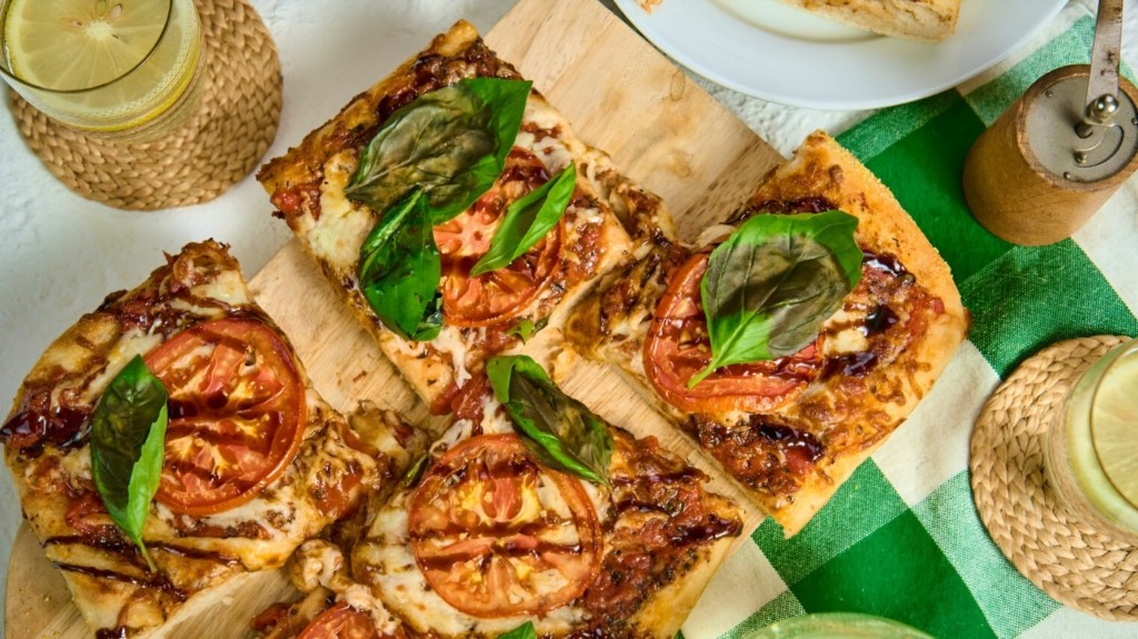 caprese_pizza