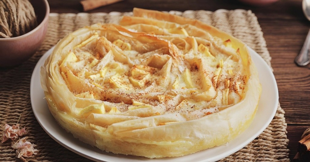 paso_a_paso_para_hacer_tarta_de_masa_filo_con_crema_y_manzana_resultado_final_d1ce3298_1200x630 (2)