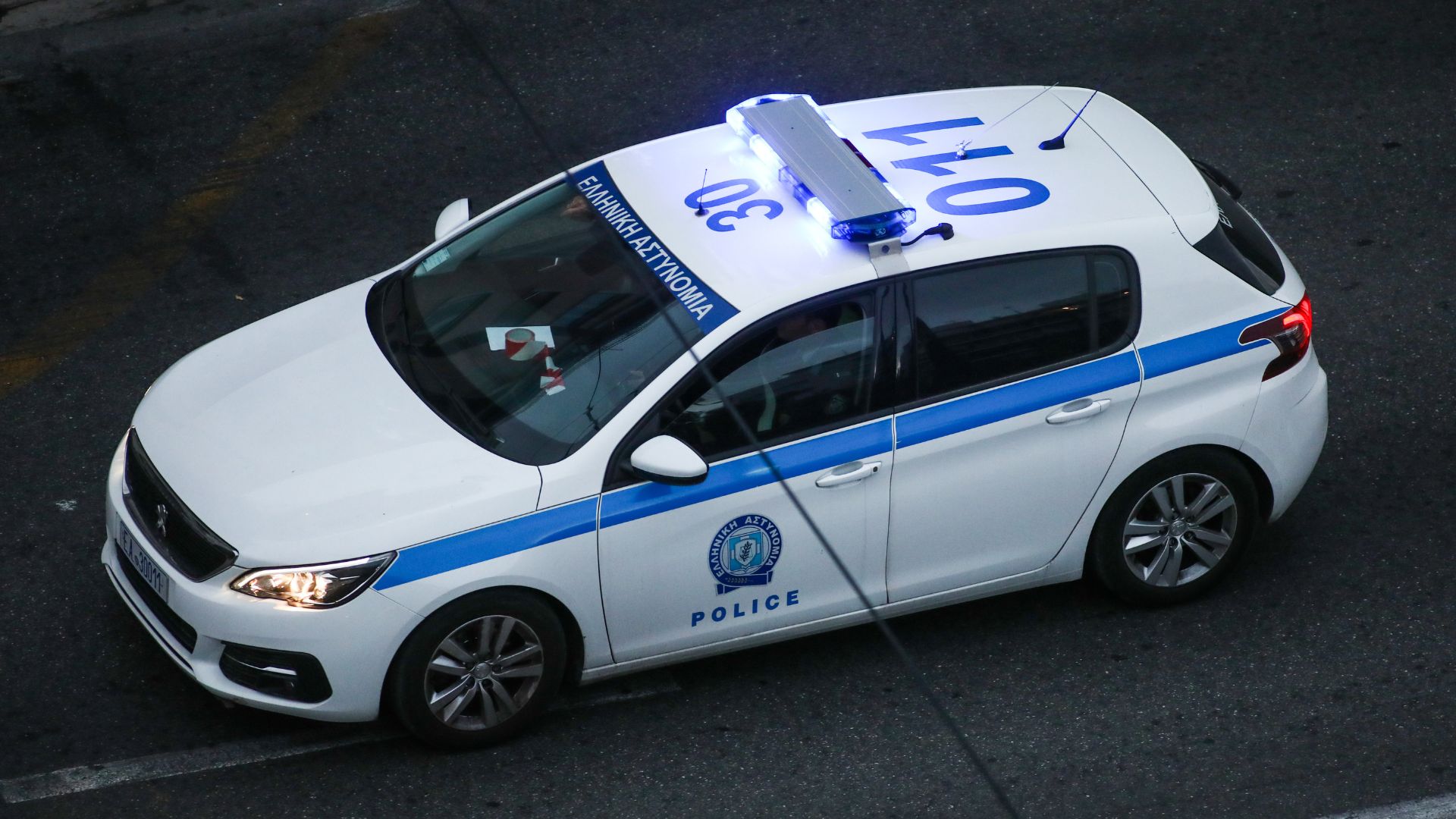 V Solunu huda prometna nesreča s porschejem in dvema poškodovanima