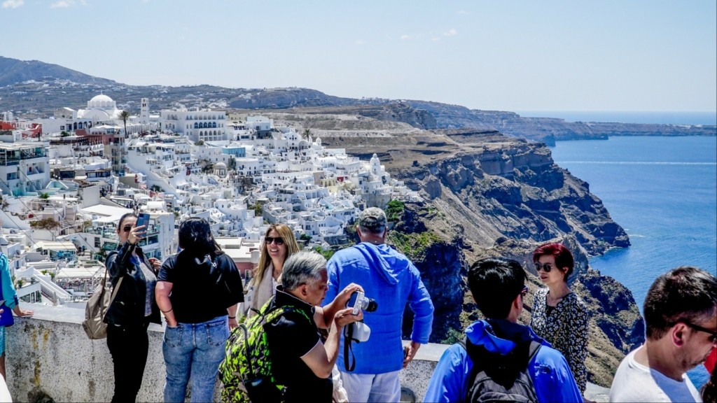TOURISTES SANTORINI