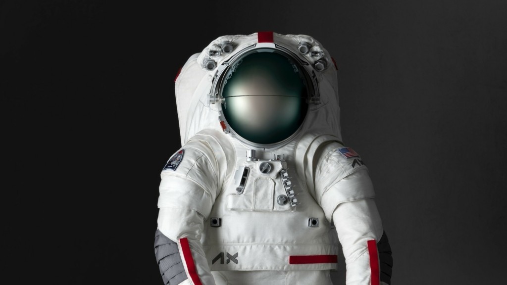 AxEMU_Prada_Spacesuit_Mockup_20241007_085_AxEdit