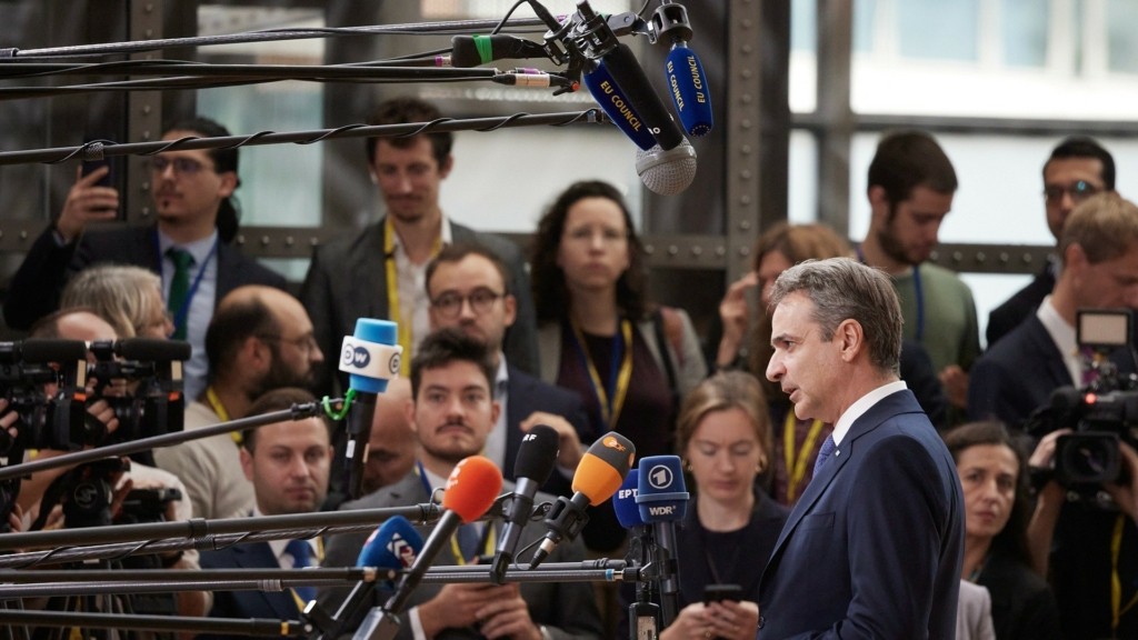 mitsotakis-mikrofona