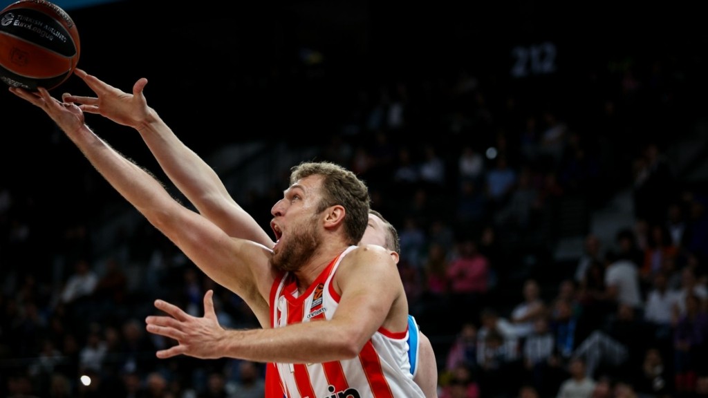 olympiakos-efes-vezenkov-1